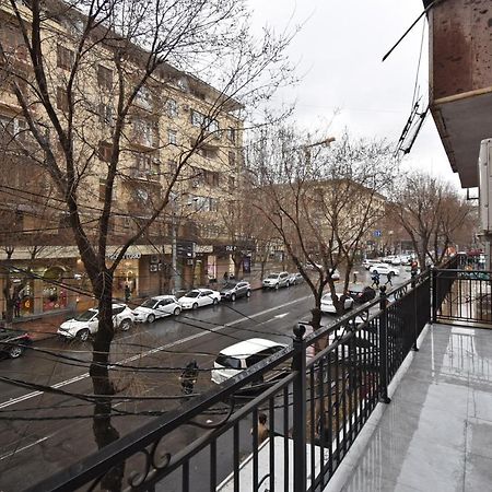19Tumanyan Excellent Apartment In The Centre Of Capital Erevan Esterno foto