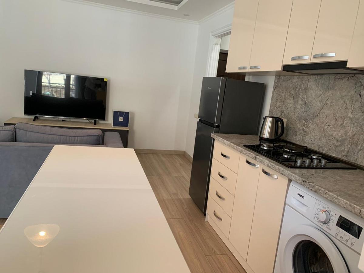 19Tumanyan Excellent Apartment In The Centre Of Capital Erevan Esterno foto