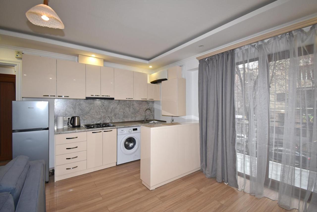 19Tumanyan Excellent Apartment In The Centre Of Capital Erevan Esterno foto