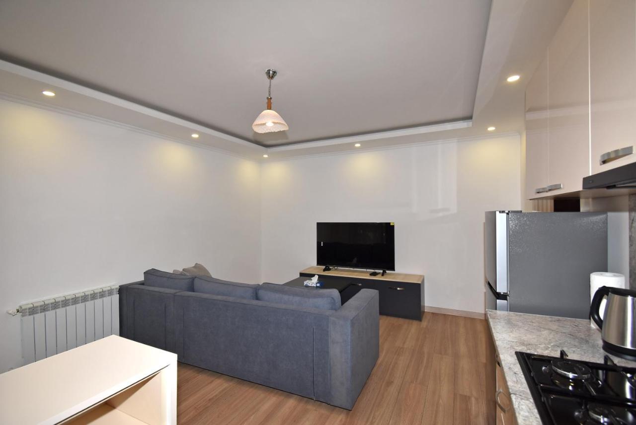 19Tumanyan Excellent Apartment In The Centre Of Capital Erevan Esterno foto
