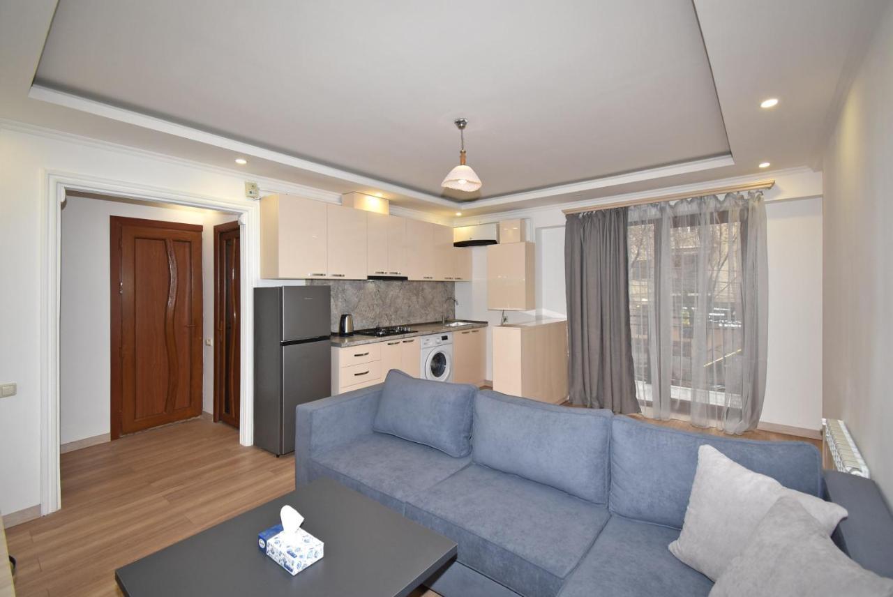 19Tumanyan Excellent Apartment In The Centre Of Capital Erevan Esterno foto