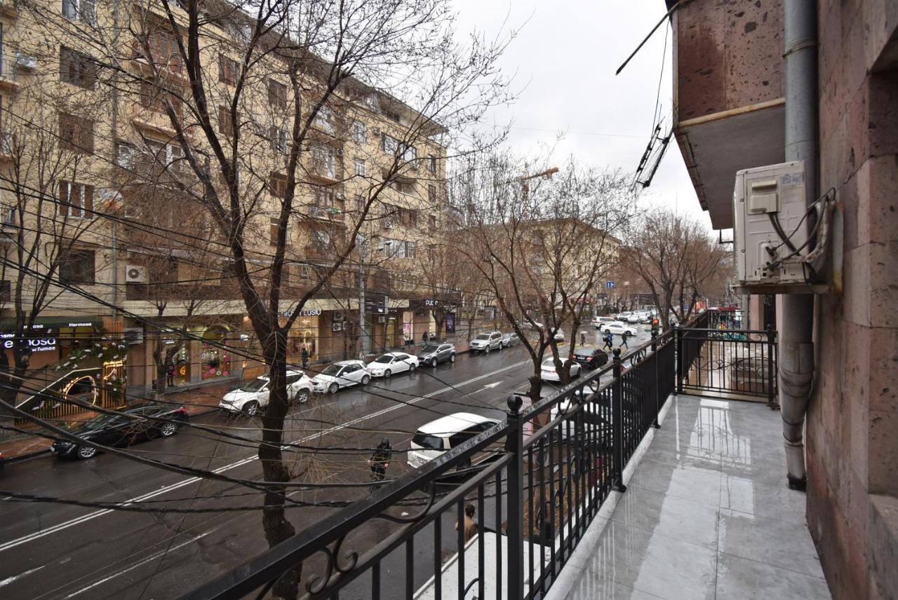 19Tumanyan Excellent Apartment In The Centre Of Capital Erevan Esterno foto