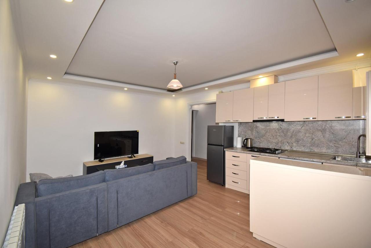 19Tumanyan Excellent Apartment In The Centre Of Capital Erevan Esterno foto