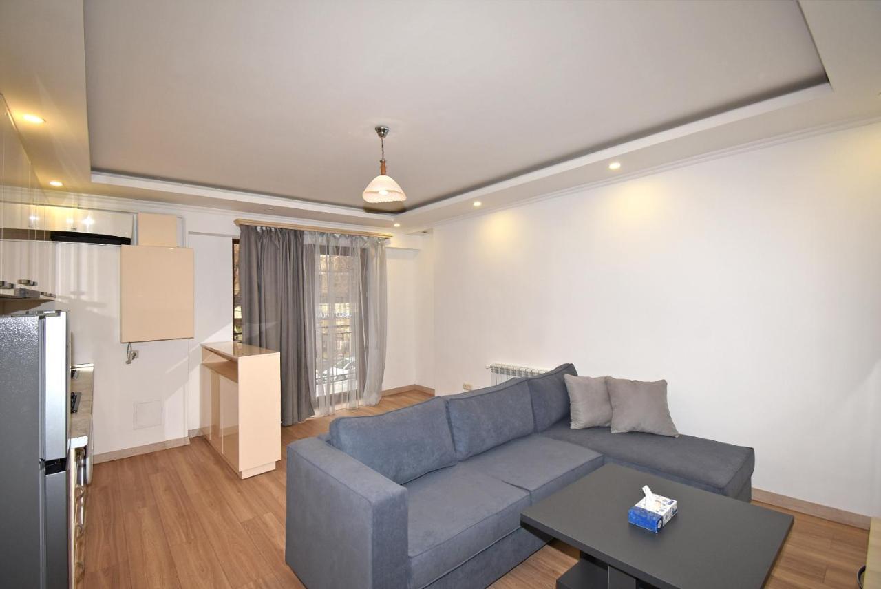 19Tumanyan Excellent Apartment In The Centre Of Capital Erevan Esterno foto